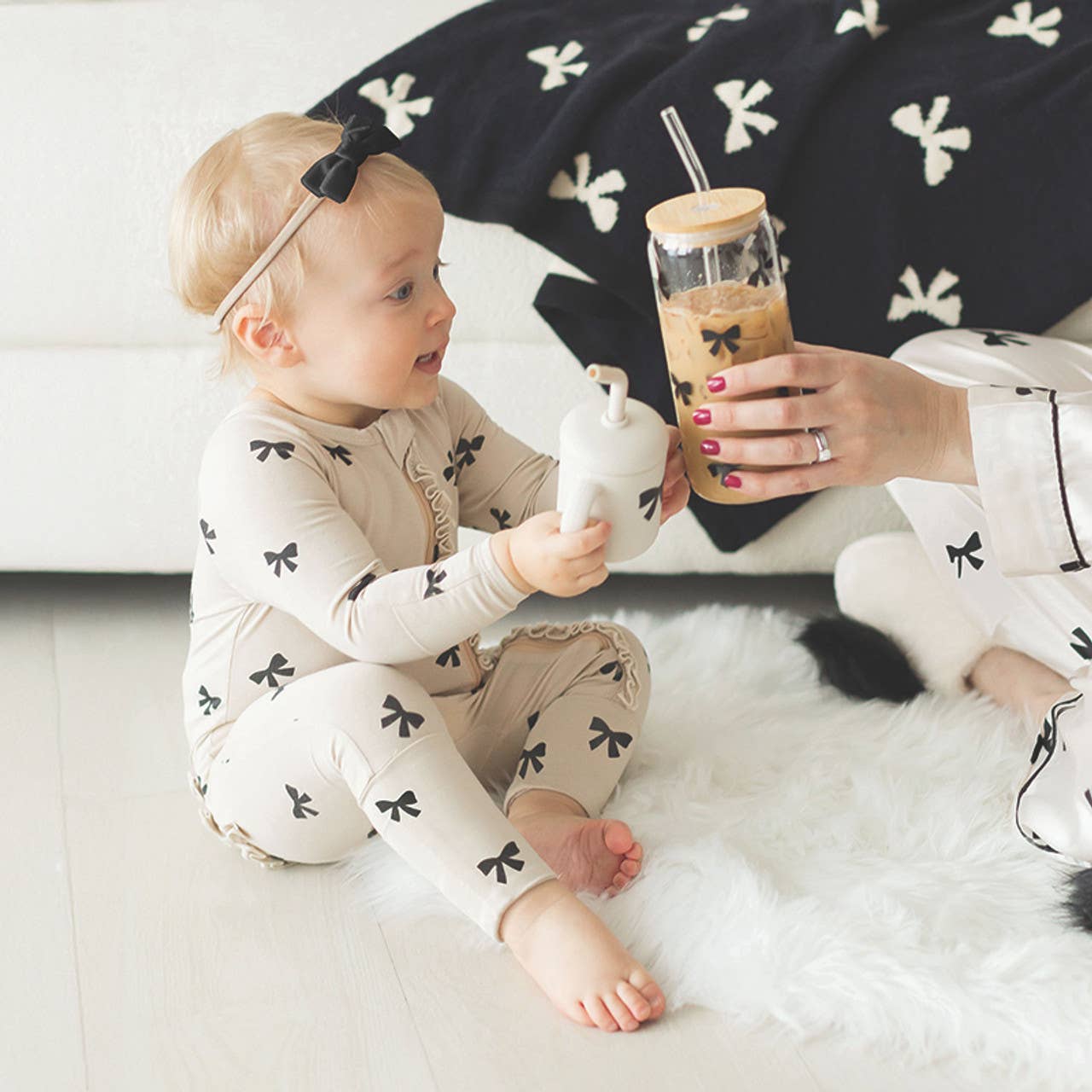 Bow Silicone Sippy Cup Tumbler with a Straw